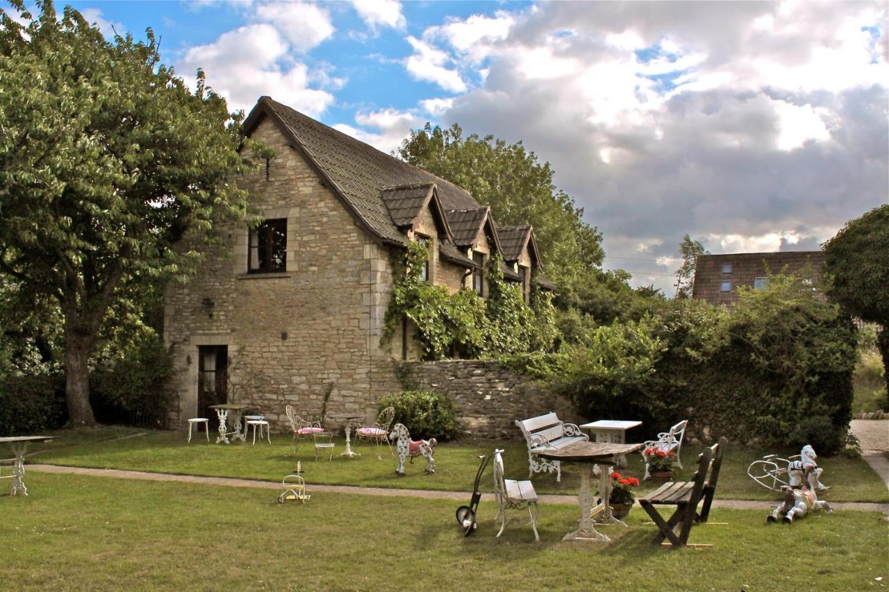 Fosse Farmhouse Holiday Cottages Chippenham  Exterior foto