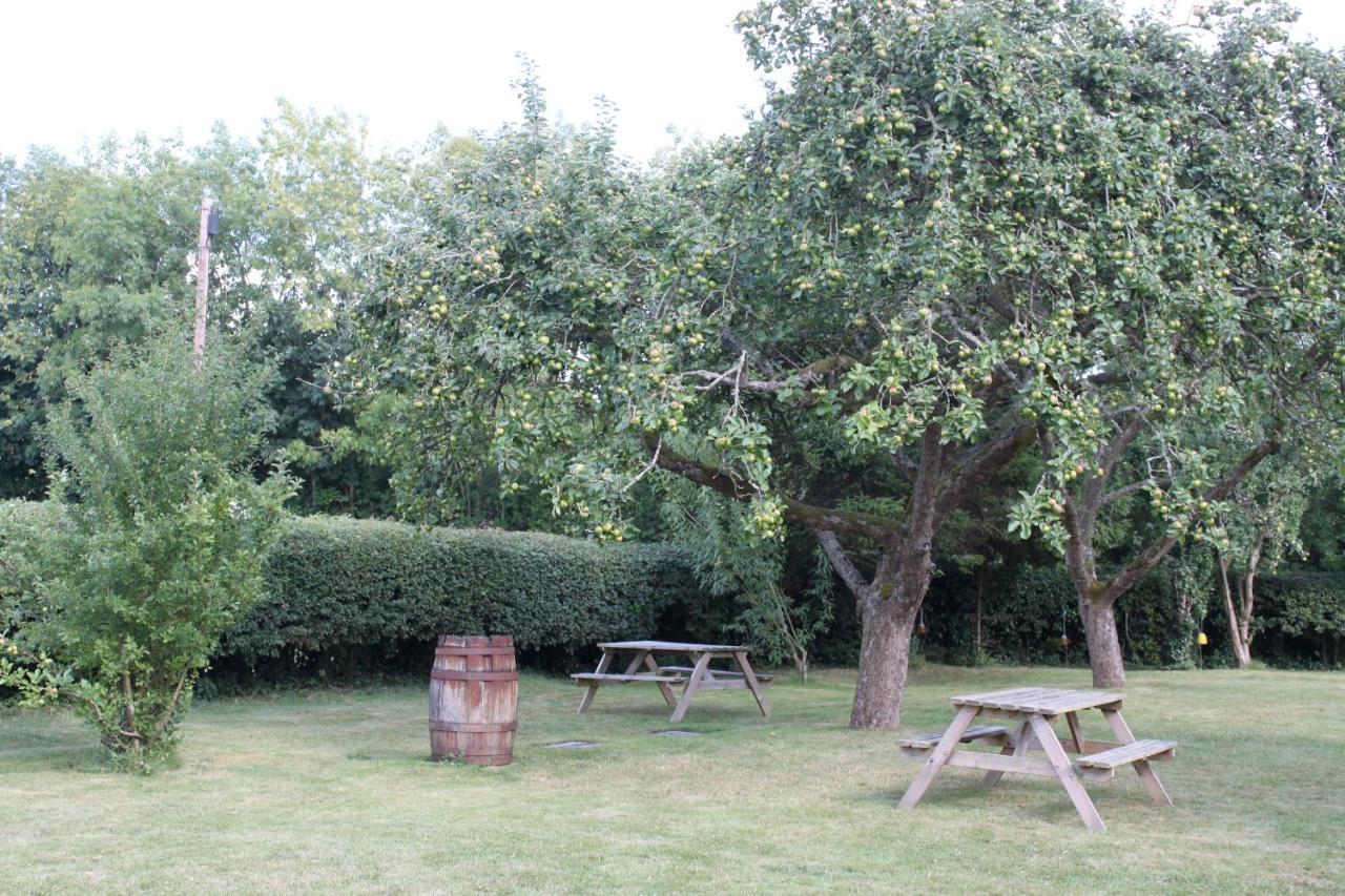 Fosse Farmhouse Holiday Cottages Chippenham  Exterior foto