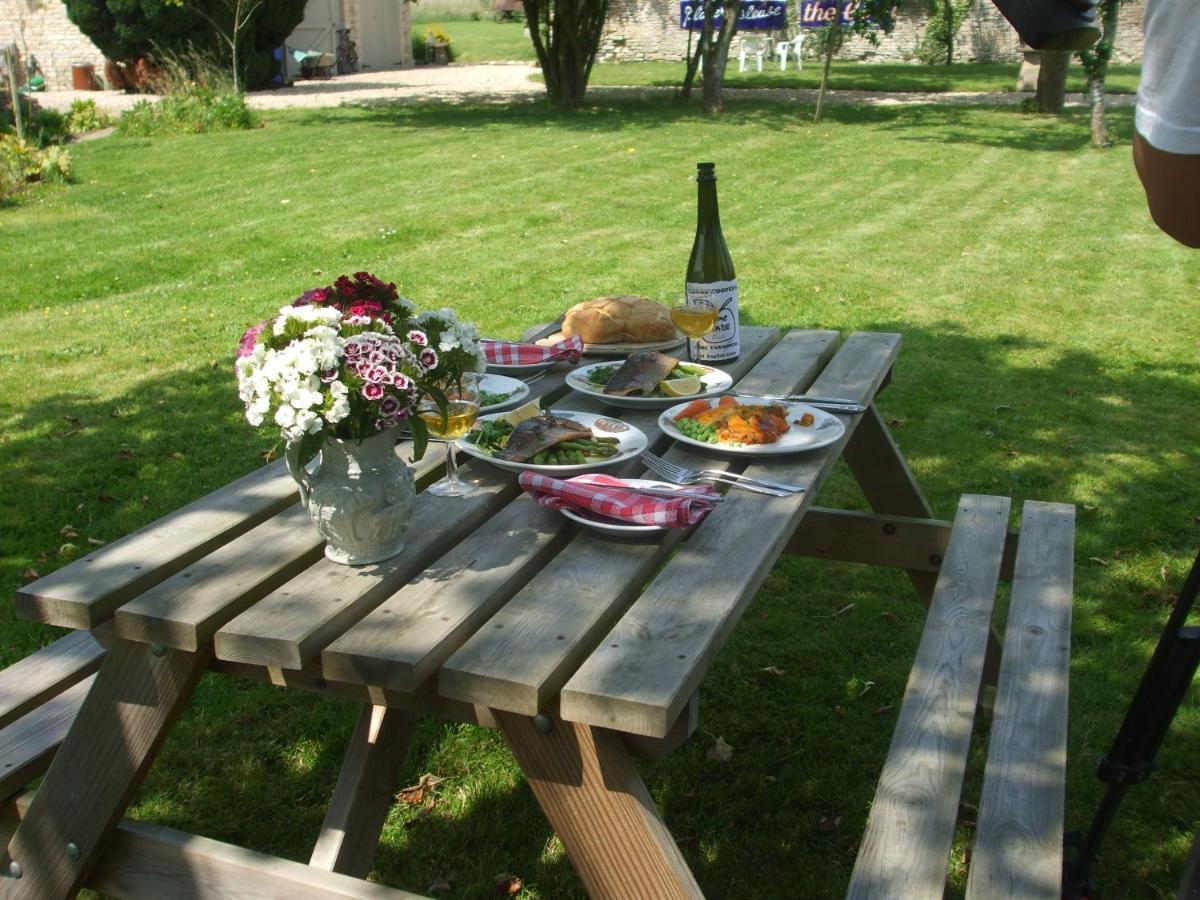 Fosse Farmhouse Holiday Cottages Chippenham  Exterior foto